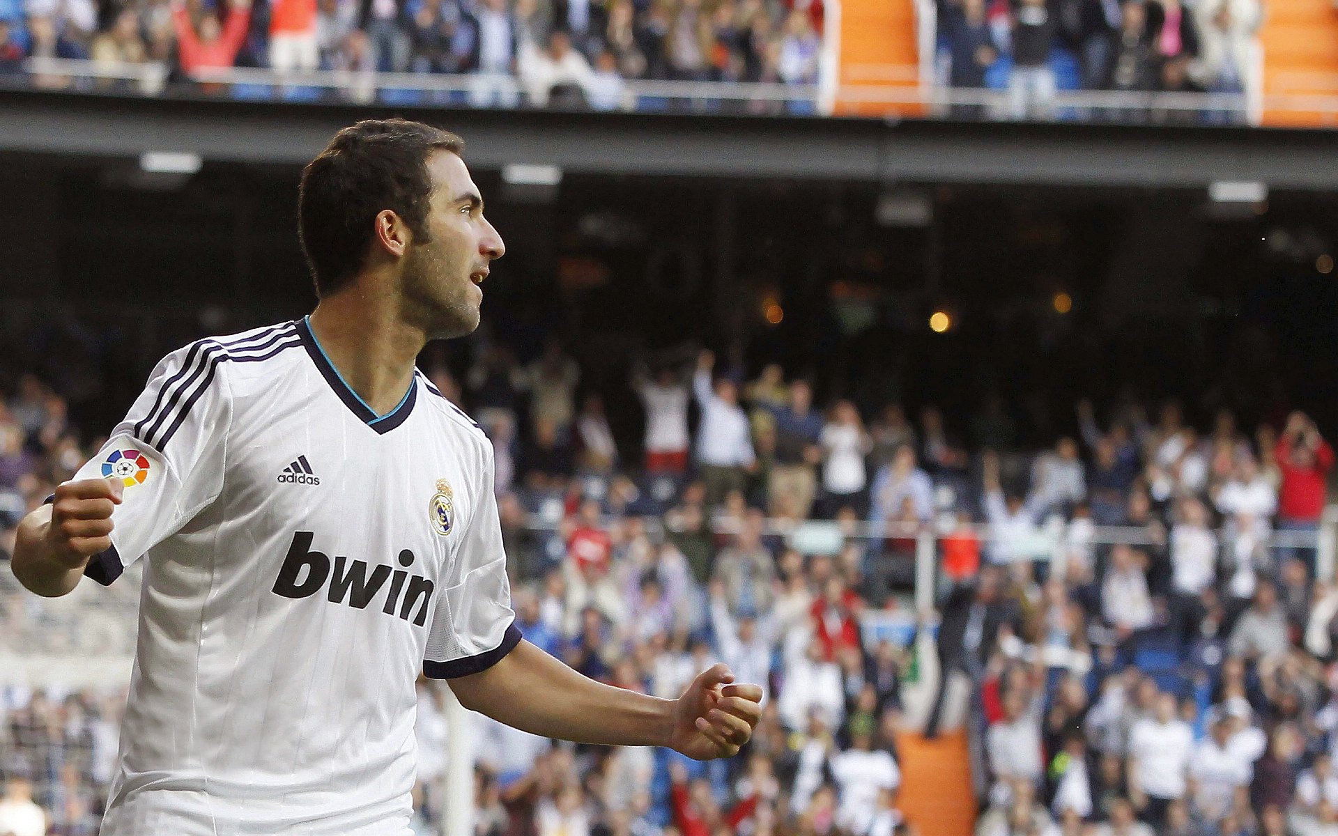 “马科斯·梅特罗的强硬风格,成为阿根廷美洲狮队的防守主力”